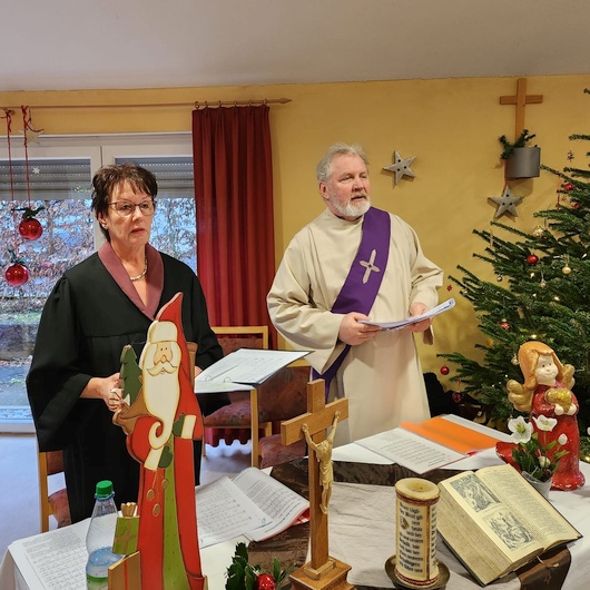 Weihnachtsandacht mit Diakon Johann Loch-Karl im Seniorenzentrum Drei Eichen