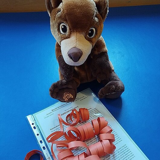 Zeugnis mit Luftschlangen