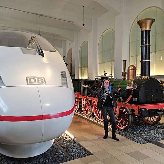 ICE und Adler https://www.google.com/url?sa=t&source=web&rct=j&url=https%3A%2F%2Fkreuzfahrtautorin.de%2Fdb-museum-nuernberg-5-gute-gruende-fuer-einen-besuch%2F&ved=0CBYQjRxqFwoTCPiXn5qt0JUDFQAAAAAdAAAAABA3&opi=89978449