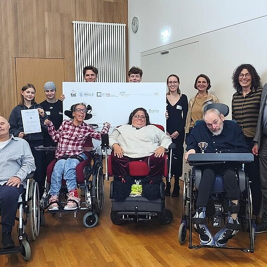 Ein Gruppenbild aller Teilnehmenden