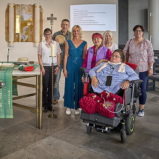 Ein Gruppenbild in der Kirche