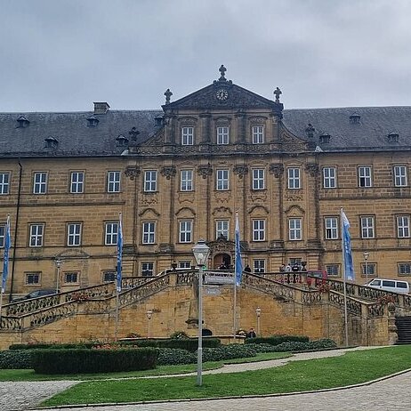 Es ist das Kloster zu sehen.