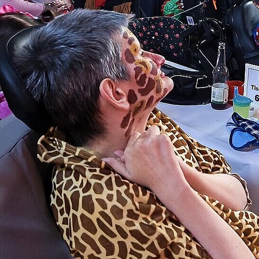 Eine als Leopardendame verkleidete Frau bei der BunteSitzung 2026