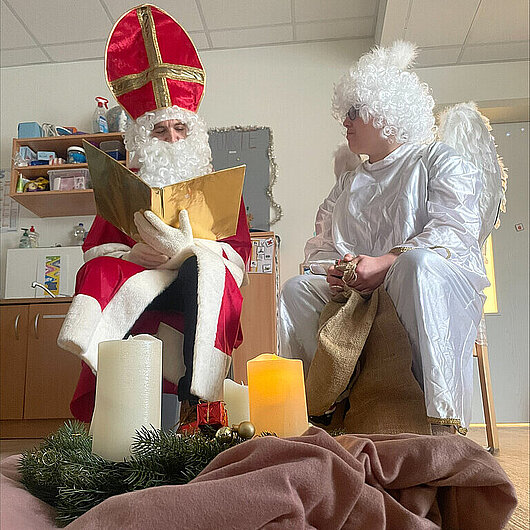 Ein Bild vom Nikolaus und Engel